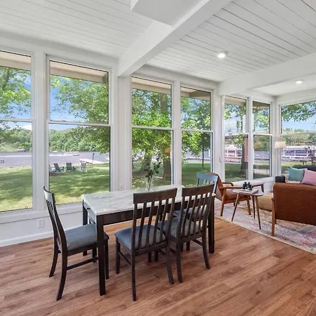 Lakeside Bliss Wonderful Lake Views And Access